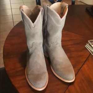 Brand new pair of men’s Tecovas boots.